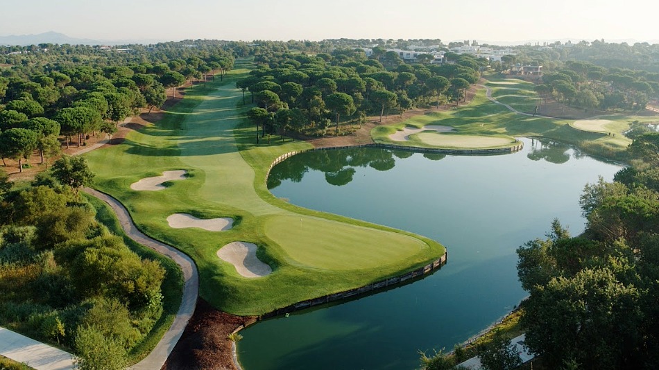 The third hole on the Stadium course (Photo: Camiral)