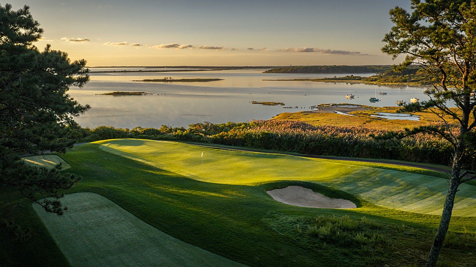 The fourth green at Farm Neck (Photo: Patrick Koenig)