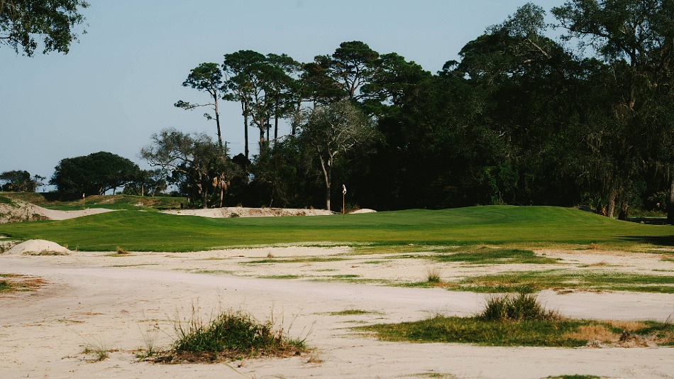 The par-three third, a Walter Travis hole that Ross and Stein have restored (Photo: Austin Kaseman)
